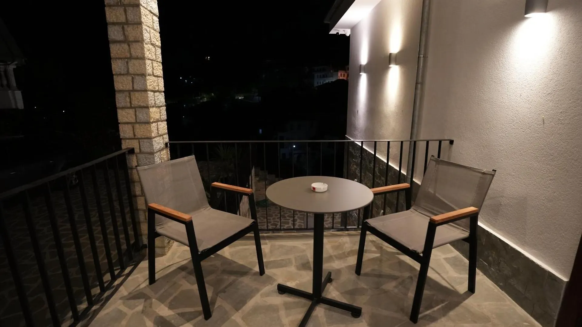 Castlefront Villa Gjirokaster 0*,  Albania