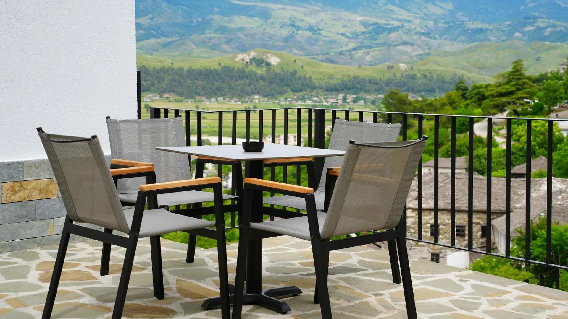 Castlefront Villa Gjirokaster Apartment